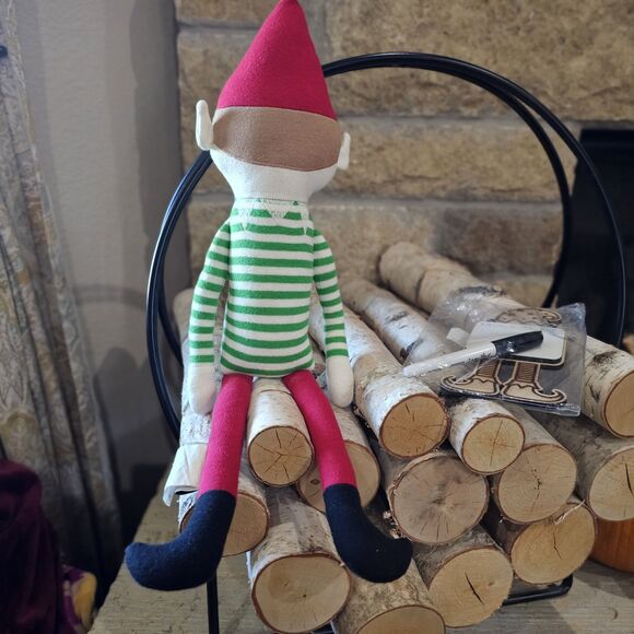Meri Meri Plush Elf On The Shelf With Message Board - Picture 4 of 4